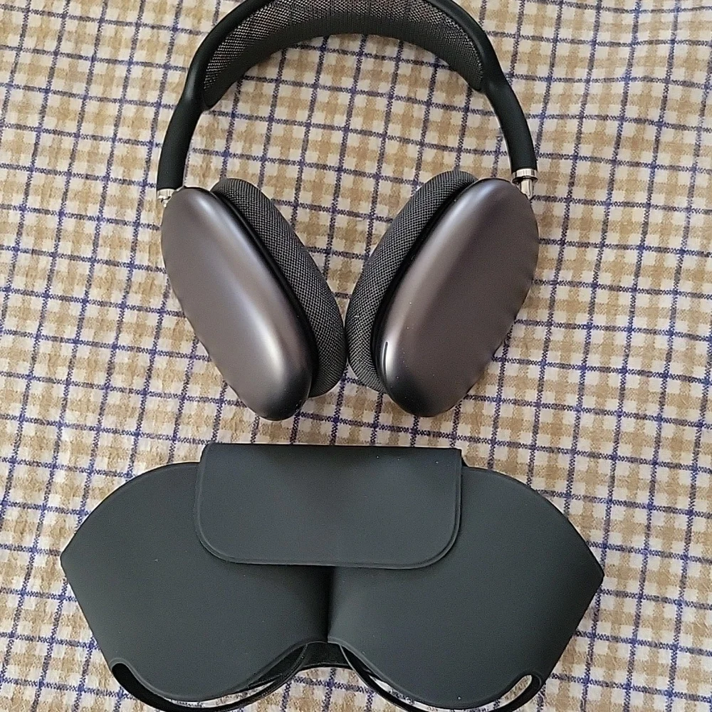 Apple AirPods Max Trade With @poshfriend - Picture 2 of 10